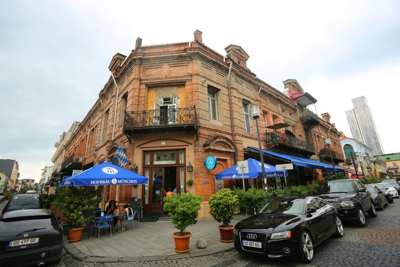 Lilus Hostel バトゥーミ エクステリア 写真